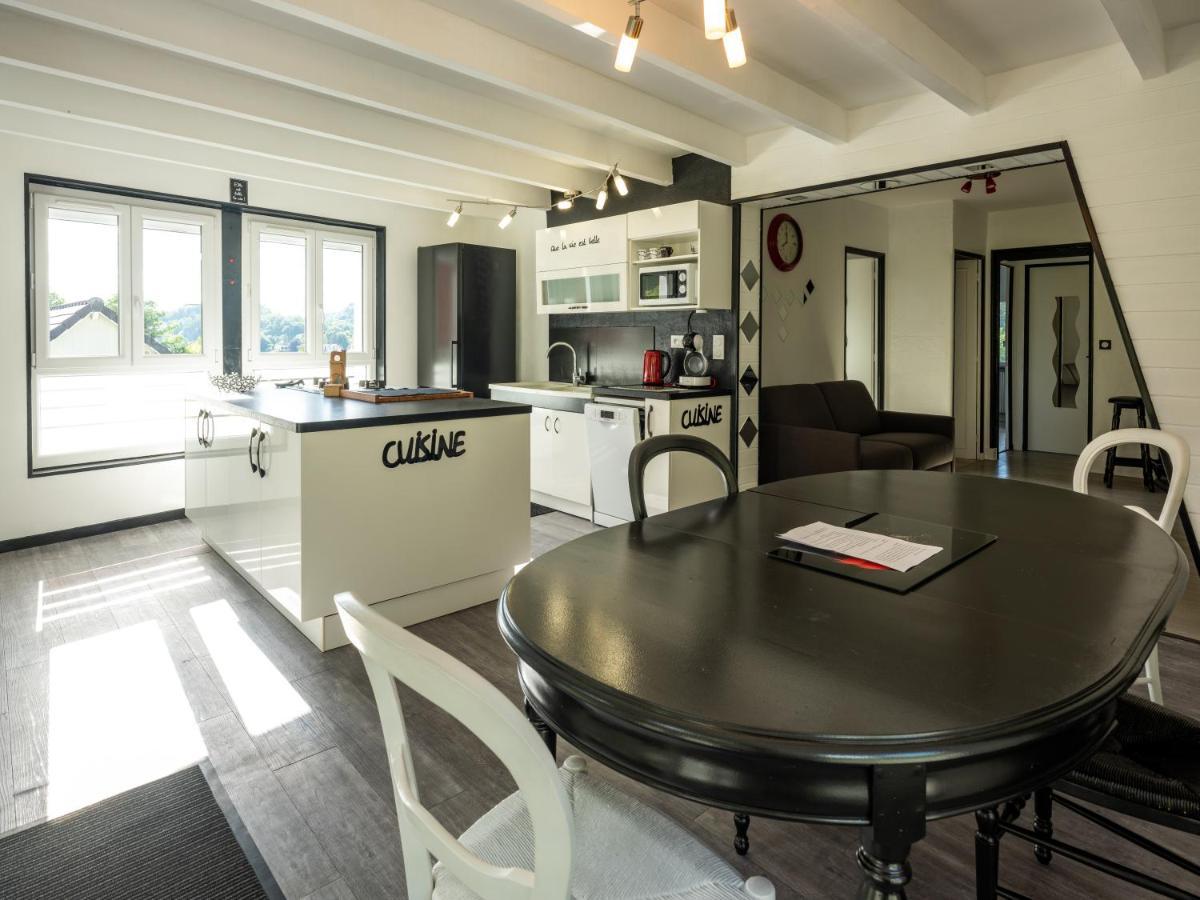 Stunning 4-Bed House In La Bourboule Villa Luaran gambar